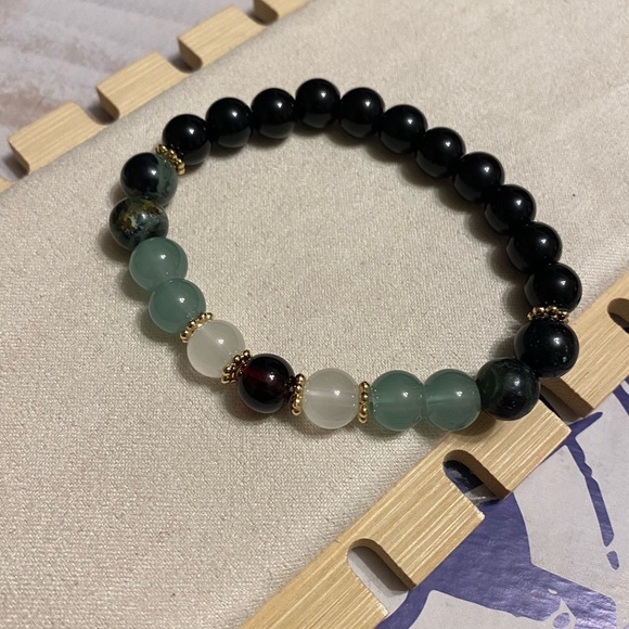 STATEMENT CRYSTAL BRACELET - Picture 4 of 4